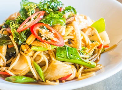 CHILLI GARLIC NODDLES (VEG – EGG – CHICKEN – MIXED)